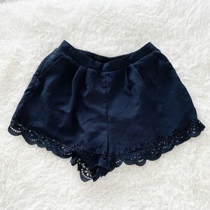 High-waisted shorts w/floral laser cut trim